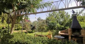 Cottage with BBQ, garden & terrace | Garden view - Image 2