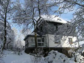Flat with barbecue, garden & terrace - Image 4