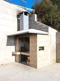 Apartment with garden - Image 2