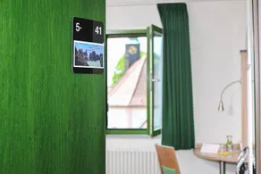 Private room with terrace & garden - Image 2