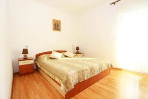 Holiday apartment with barbecue, garden & terrace - Image 5