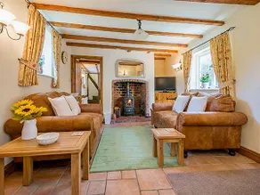 Family-oriented cottage with terrace & garden - Image 4