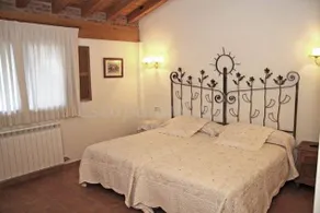 Family-friendly wonderful cottage with barbecue, jacuzzi & garden | Mountain view | Dogs allowed - Image 2