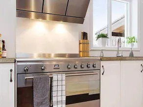 Fully equipped spacious holiday home with terrace, garden & barbecue | Sea view - Image 5