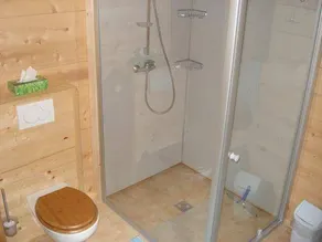 Spacious holiday home with BBQ, garden & terrace - Image 5