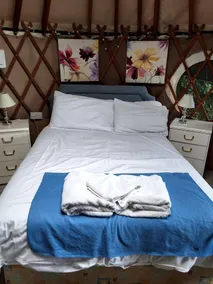 Peaceful Hilltop Luxury Yurt on Small Farm off East Devon Coast, England - Image 4