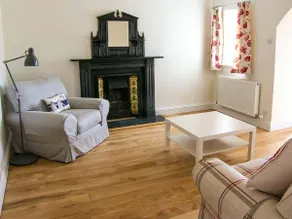 Cottage with garden & BBQ - Image 4
