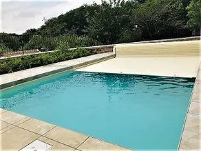Ferienhaus mit Grill, Garten und privatem Pool | Stadtblick - Image 2