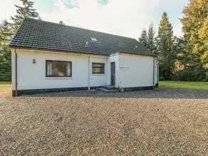 Captivating 5-bed Cottage With Private hot tub - Image 3