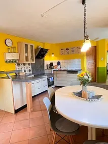 Holiday home with garden, barbeque & terrace - Image 4