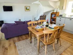 Cottage with terrace & garden - Image 3