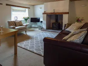 Family-oriented charming cottage with terrace & garden | Pets allowed - Image 4