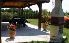 Chalet with private pool, garden & barbecue | Garden view - Image 5