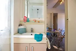 Mobile home with barbeque - Image 4
