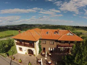 Cottage with jacuzzi, garden & terrace | Golf view - Image 3
