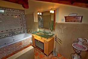 Child-friendly pleasant cottage with jacuzzi, garden & terrace | Golf view | Pets allowed - Image 2