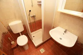 Holiday apartment with barbecue, garden & terrace - Image 4