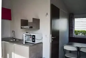 Mobile home with terrace, garden & BBQ - Image 2