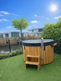 Holiday home with garden, jacuzzi & BBQ - Image 2