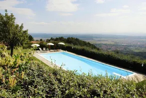 Fully equipped lovely holiday apartment with garden & pool - Image 4