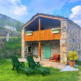 Cottage with terrace, garden & BBQ | Garden view - Image 4