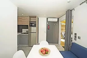 Mobile home with barbecue & garden | Beach nearby | Pet-friendly - Image 4
