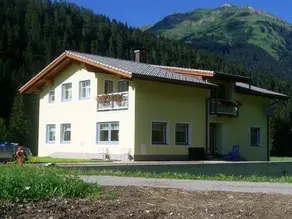 Apartment with garden & terrace | Garden view - Image 3