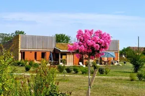 Children-friendly villa with garden, pool & barbecue | River view | Pet-friendly - Image 4