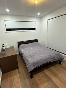 Habitación en casa de familia con jardín - Image 1