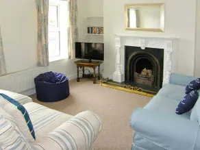 Cottage with garden & BBQ - Image 2