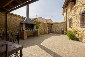 Cottage with BBQ, garden & terrace | River view - Image 3