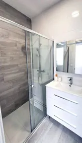 Holiday home with terrace - Image 3