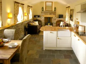 Cottage with garden - Image 3