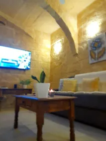 Villa with barbecue & private pool - Image 4