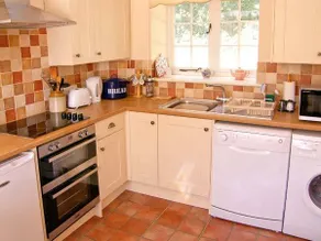 Cottage with garden - Image 3