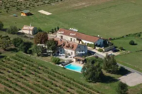 Family-friendly gite with garden, pool & terrace | Garden view - Image 3