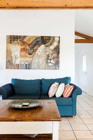 Luxurious Cabin Getaway with Spacious Veranda near Mudgee, New South Wales - Image 2