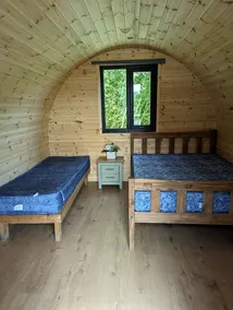 Lovely Pod Ideal for Families with Jacuzzi in England - Image 2