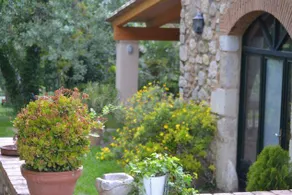 Cottage with terrace, BBQ & garden | Garden view - Image 5