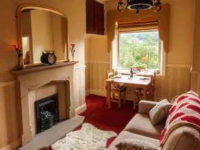 Child-friendly cottage with terrace - Image 2