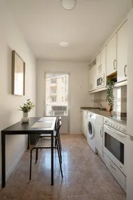 Private room | Next to Carmen Gate - Image 4