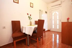 Holiday apartment with barbecue, garden & terrace - Image 3
