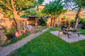 Child-friendly cottage with terrace, barbeque & pool | River view | Dogs allowed - Image 5