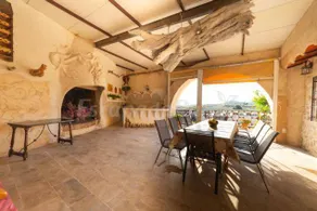 Cottage avec terrasse, jardin et piscine | Vue montagne - Image 2