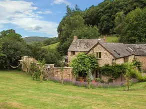 Cottage with garden - Image 2