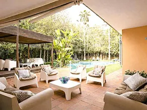 Villa with garden, BBQ & private pool - Image 3