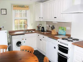 Cottage with barbeque & garden - Image 4