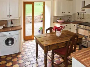 Cottage with garden - Image 5