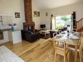 Cottage avec jardin et terrasse - Image 4