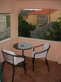 Holiday apartment with garden - Image 4